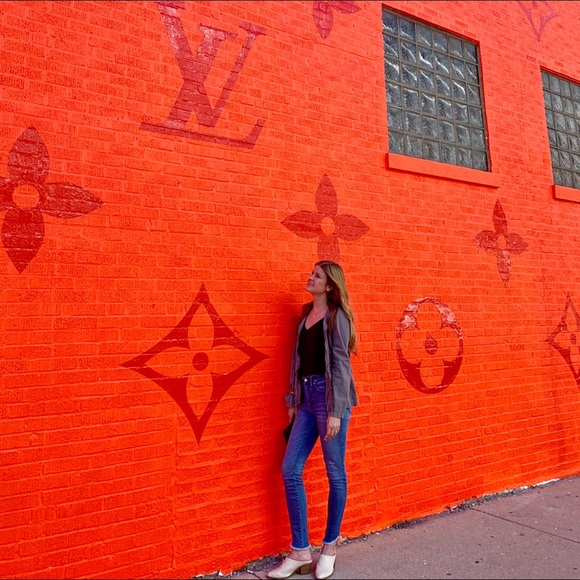 Meet your Posher, Lauren - Picture 1 of 1